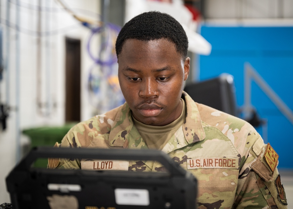 Aerospace equipment mechanics move the mission at Lakenheath