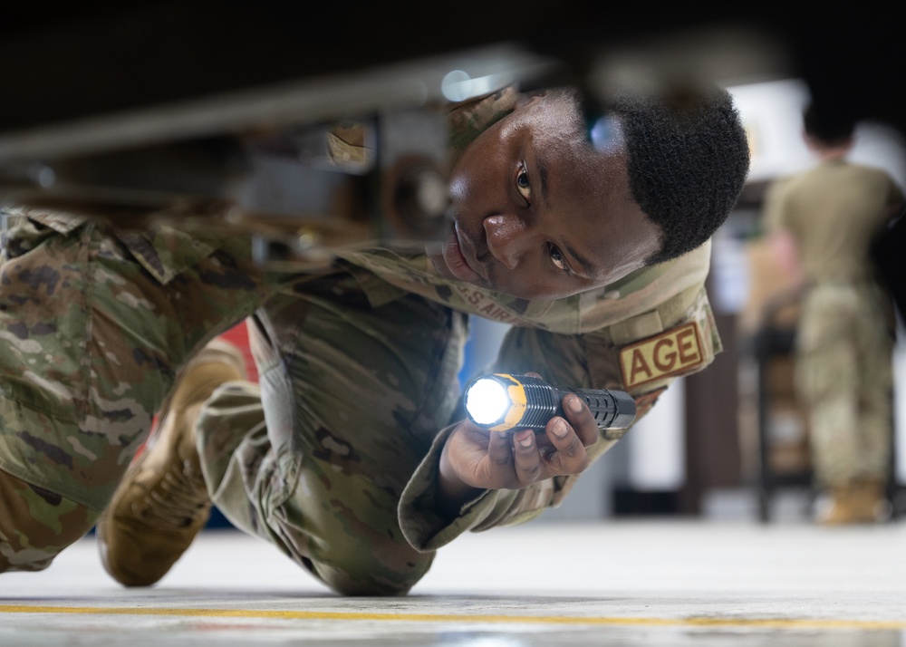 Aerospace equipment mechanics move the mission at Lakenheath