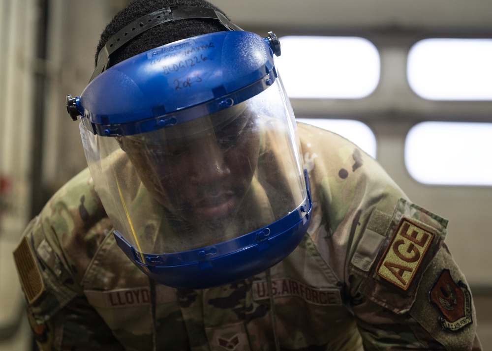 Aerospace equipment mechanics move the mission at Lakenheath