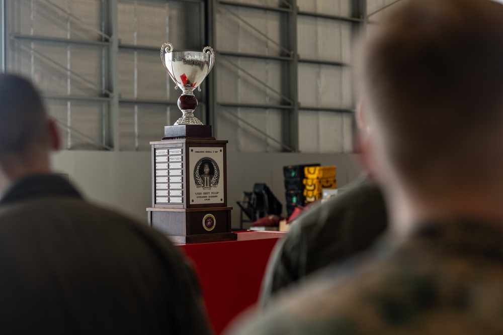 Marine Medium Tiltrotor Squadron (VMM) 261 receives the II MEF &quot;Chesty&quot; Puller Award