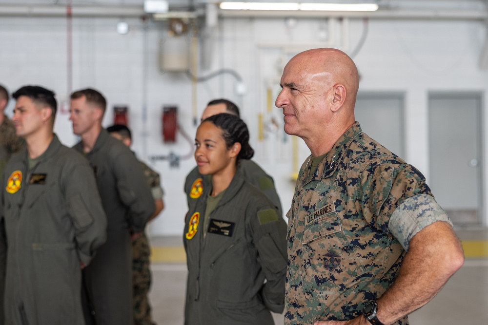 Marine Medium Tiltrotor Squadron (VMM) 261 receives the II MEF &quot;Chesty&quot; Puller Award