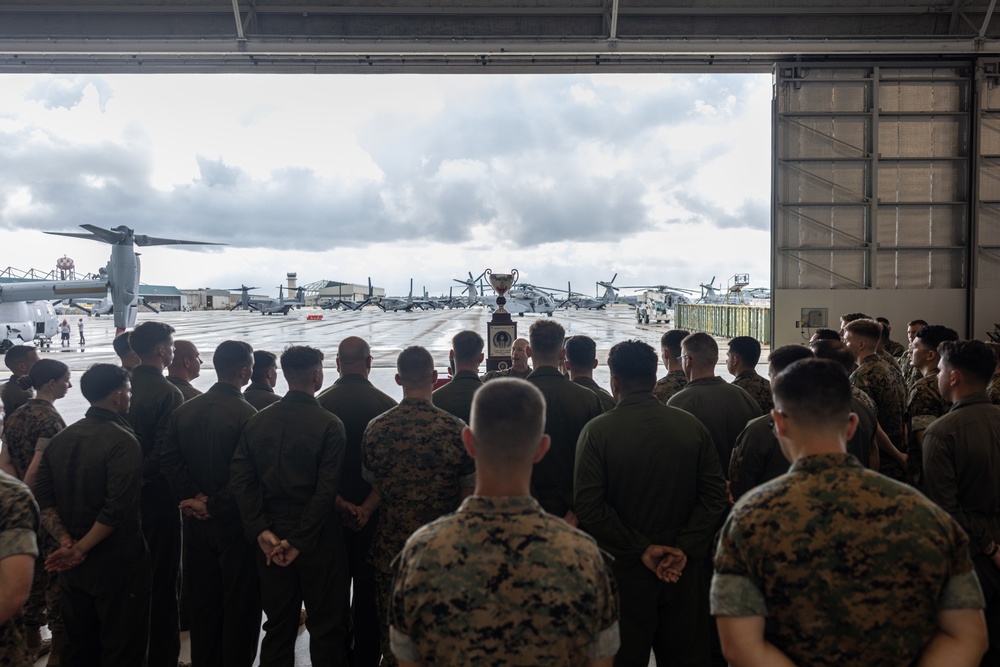 Marine Medium Tiltrotor Squadron (VMM) 261 receives the II MEF &quot;Chesty&quot; Puller Award