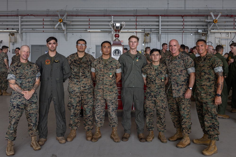 Marine Medium Tiltrotor Squadron (VMM) 261 receives the II MEF &quot;Chesty&quot; Puller Award