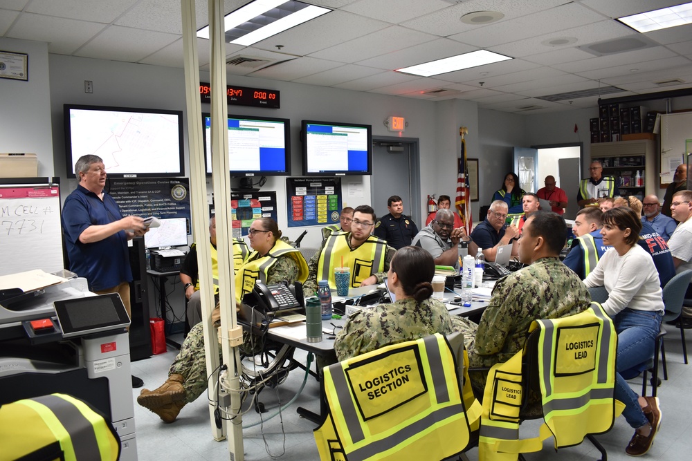 Personnel Debrief in EOC IMT Training