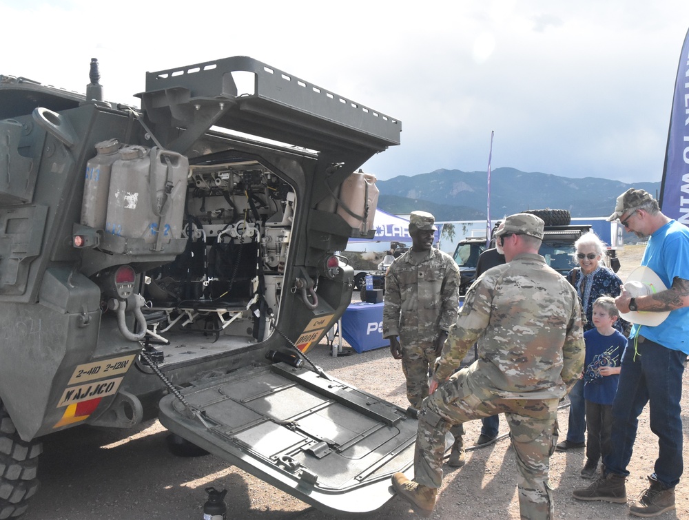 Pikes Peak or Bust Rodeo recognizes military members