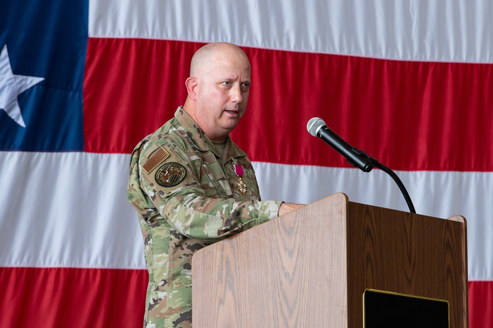 Cage takes command of 436th MGG