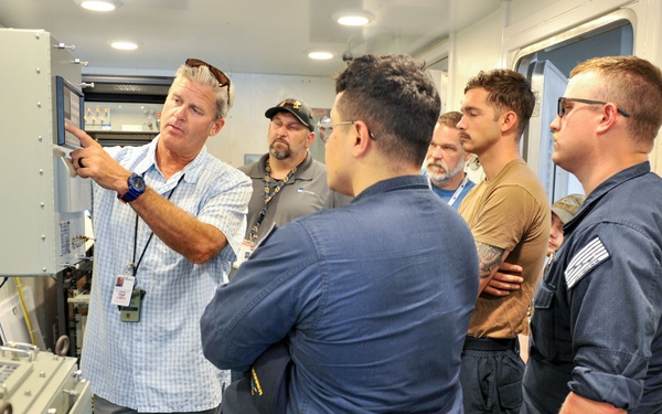 Mobile Training Lab Offers Sailors Key Submarine Navigation Experience
