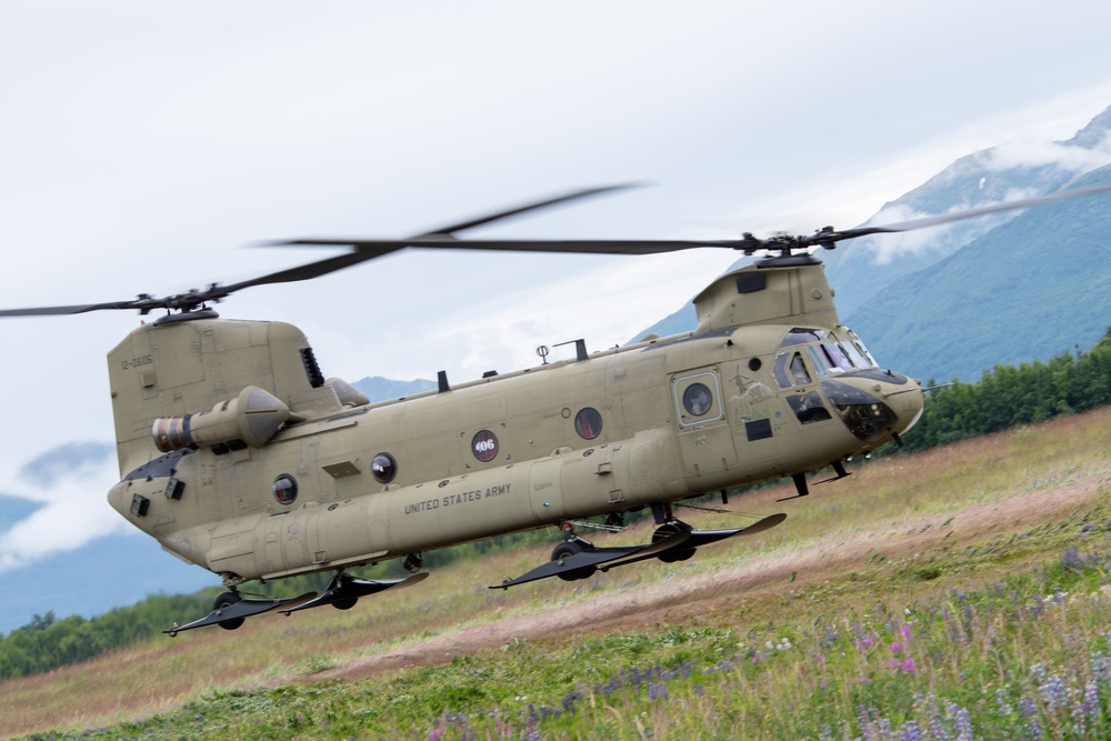 Pararescuemen, paratroopers, tactical air controllers conduct joint airborne operations