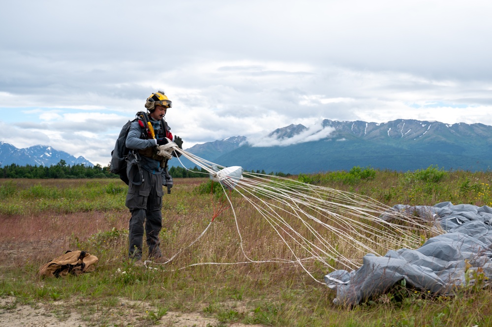 Pararescuemen, paratroopers, tactical air controllers conduct joint airborne operations