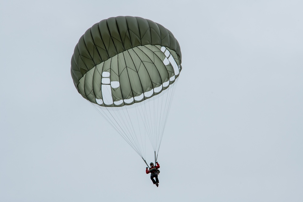 Pararescuemen, paratroopers, tactical air controllers conduct joint airborne operations