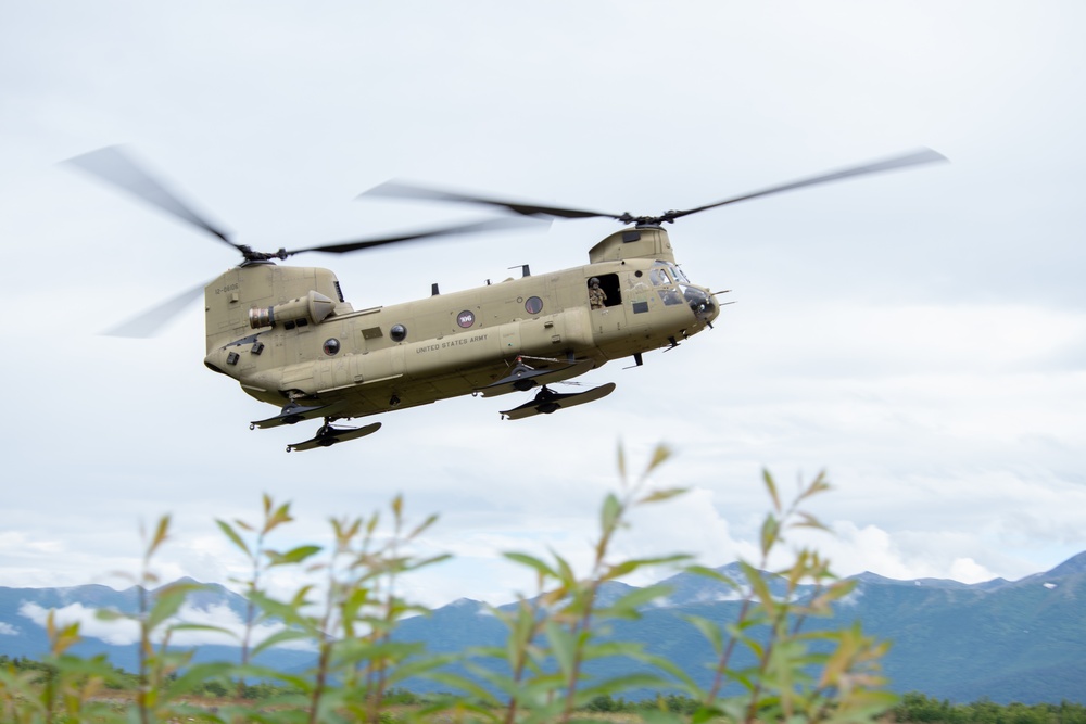 Pararescuemen, paratroopers, tactical air controllers conduct joint airborne operations