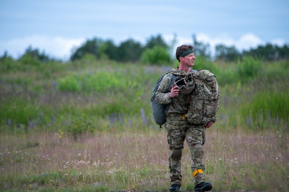 Pararescuemen, paratroopers, tactical air controllers conduct joint airborne operations