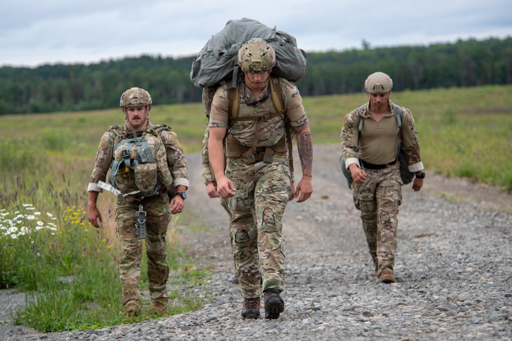 Pararescuemen, paratroopers, tactical air controllers conduct joint airborne operations