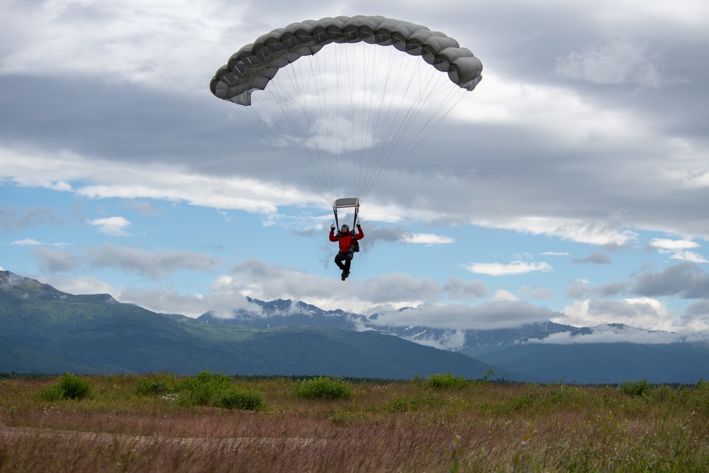 Pararescuemen, paratroopers, tactical air controllers conduct joint airborne operations