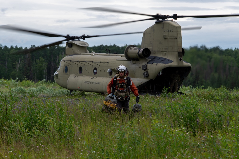 Pararescuemen, paratroopers, tactical air controllers conduct joint airborne operations