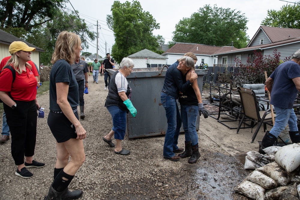 Iowa Governor and FEMA Administrator tour flood-impacted areas of Iowa