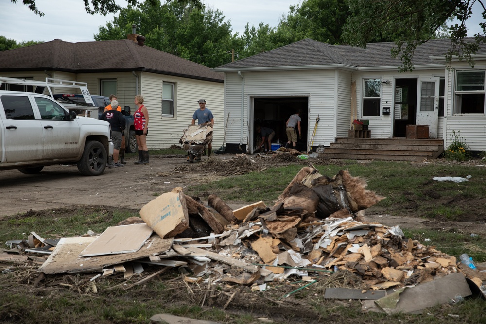 Iowa Governor and FEMA Administrator tour flood-impacted areas of Iowa