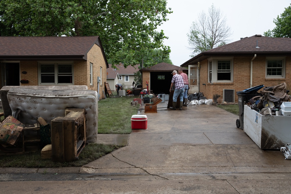 Iowa Governor and FEMA Administrator tour flood-impacted areas of Iowa