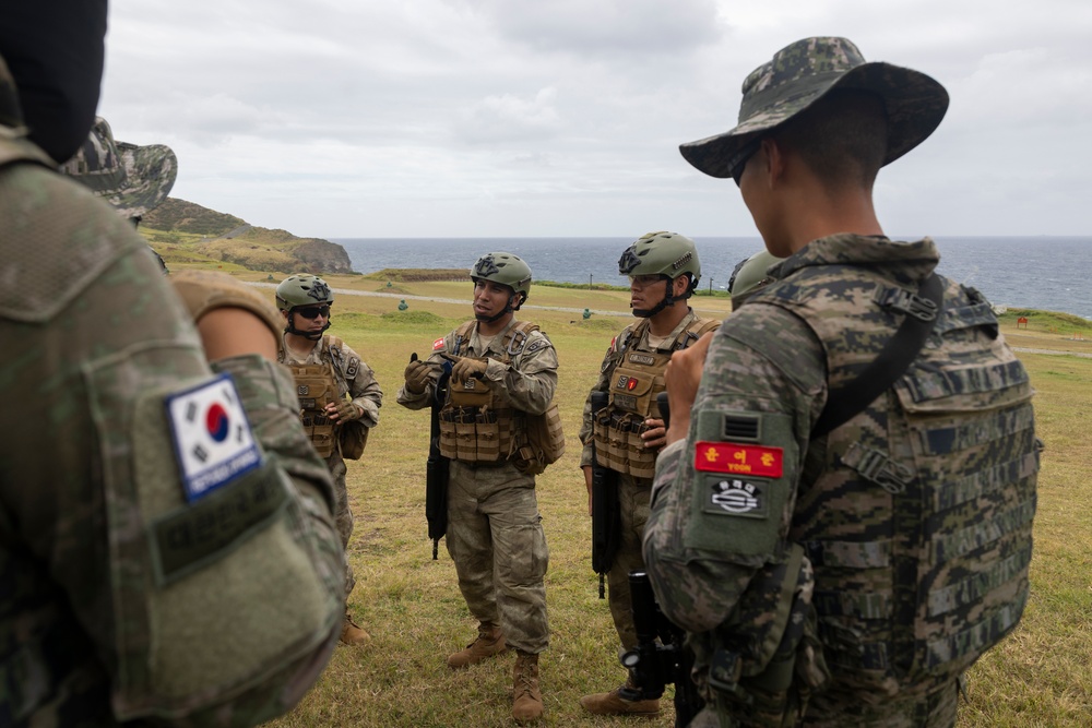 U.S., ROK, Peruvian Marines conduct fire team attacks during RIMPAC 2024