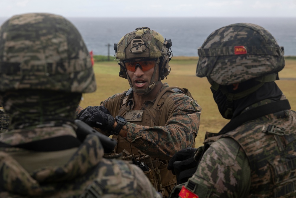 US, ROK, Peruvian Marines conduct fire team attacks during RIMPAC 2024