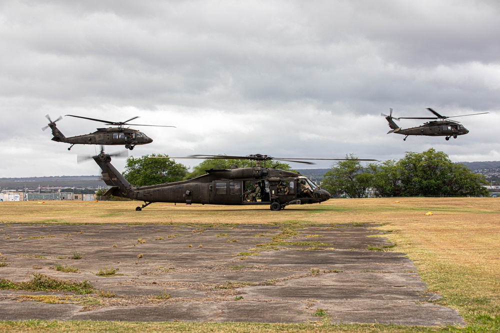 25th Combat Aviation Brigade supports mass casualty exercise patient transfer during RIMPAC 2024