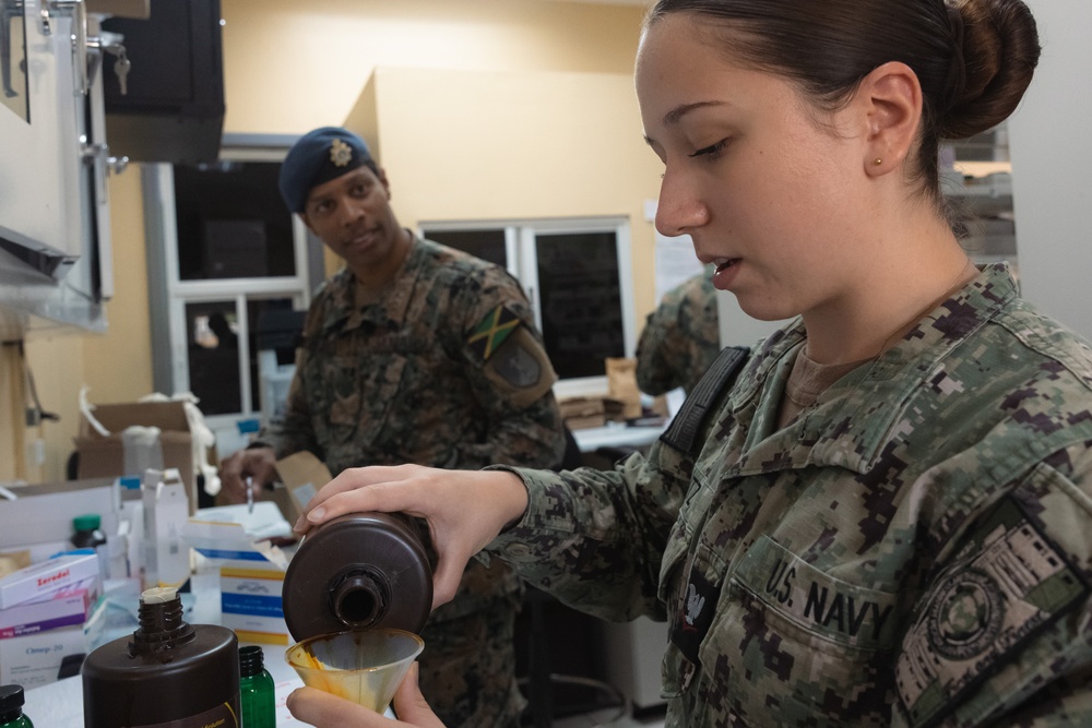 Sailors visit Jamaica Defence Forces Up Park Camp Medical Clinic