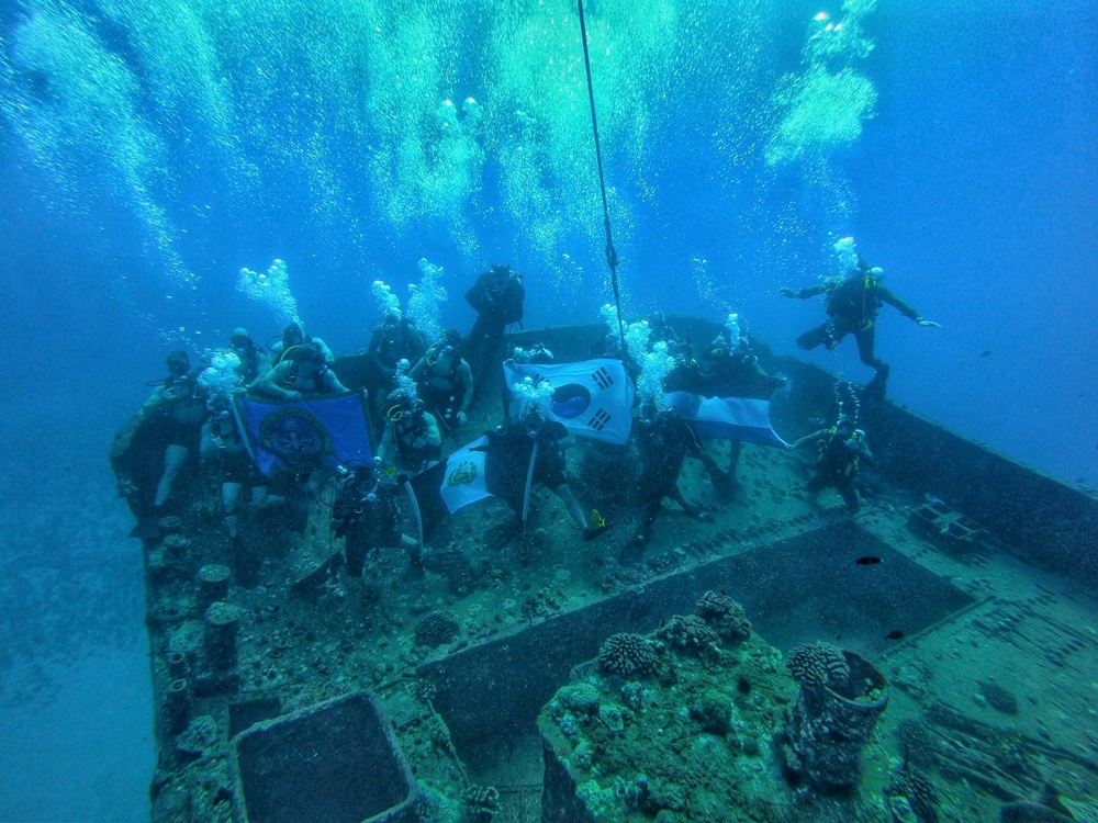 EODMU-11 dives with partners during force integration phase of RIMPAC 2024
