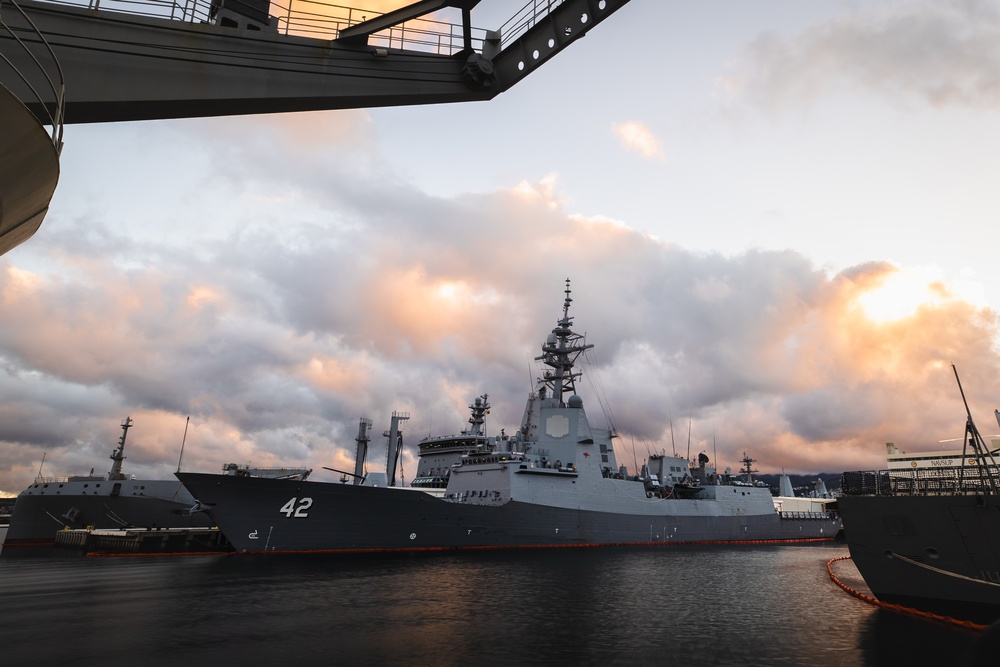 HMAS Sydney heads to sea during RIMPAC 24