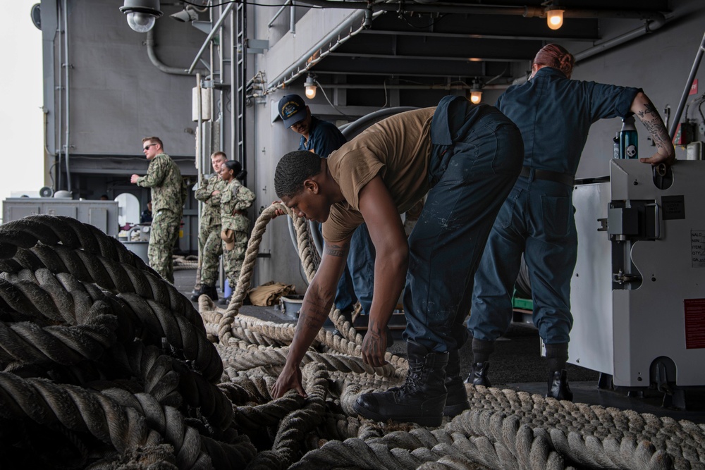 Abraham Lincoln Sailors fake down line