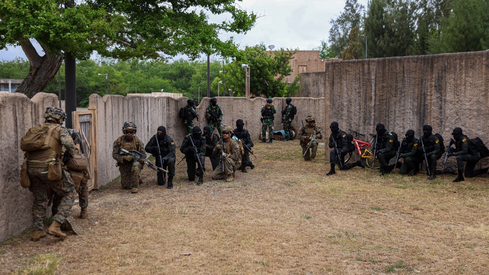 Combined forces conduct air assault exercise during RIMPAC 2024