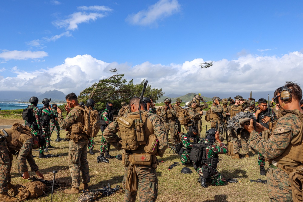 US Marines conduct air assault with partner forces during RIMPAC 2024