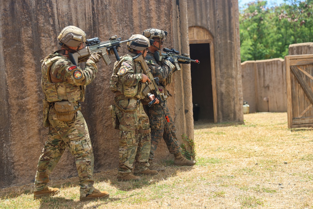 US Marines conduct air assault with partner forces during RIMPAC 2024