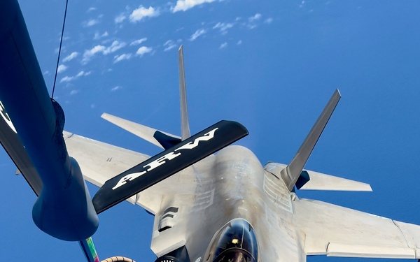 F-35C refuels during RIMPAC 2024