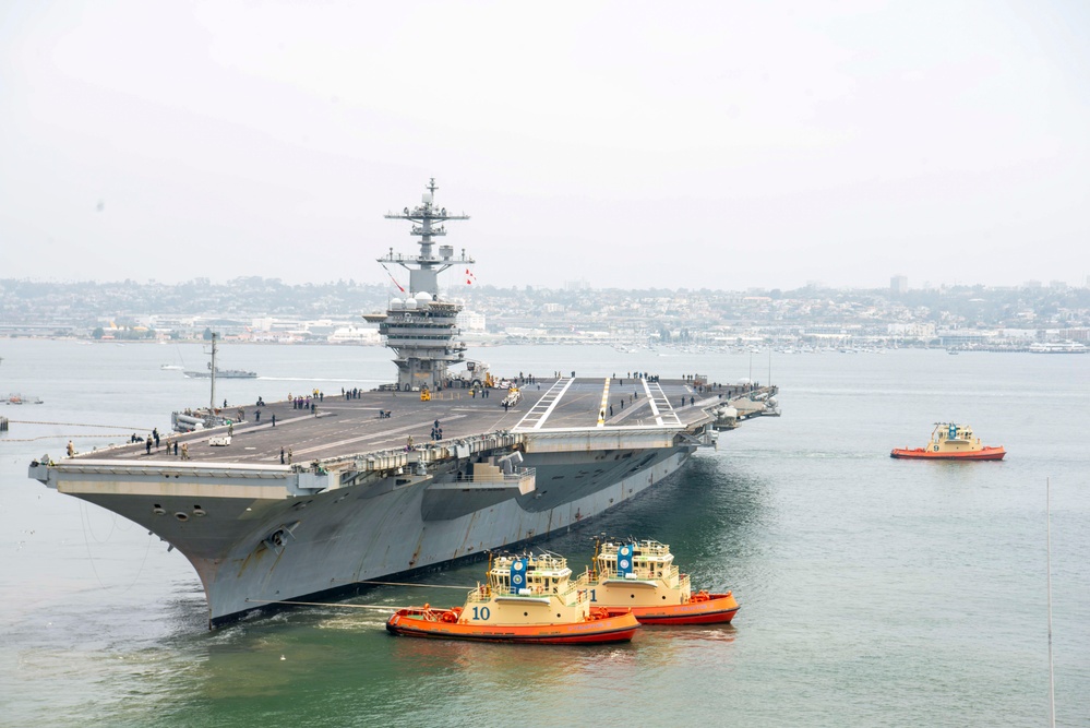 DVIDS - Images - USS Abraham Lincoln Departs San Diego [Image 5 of 6]