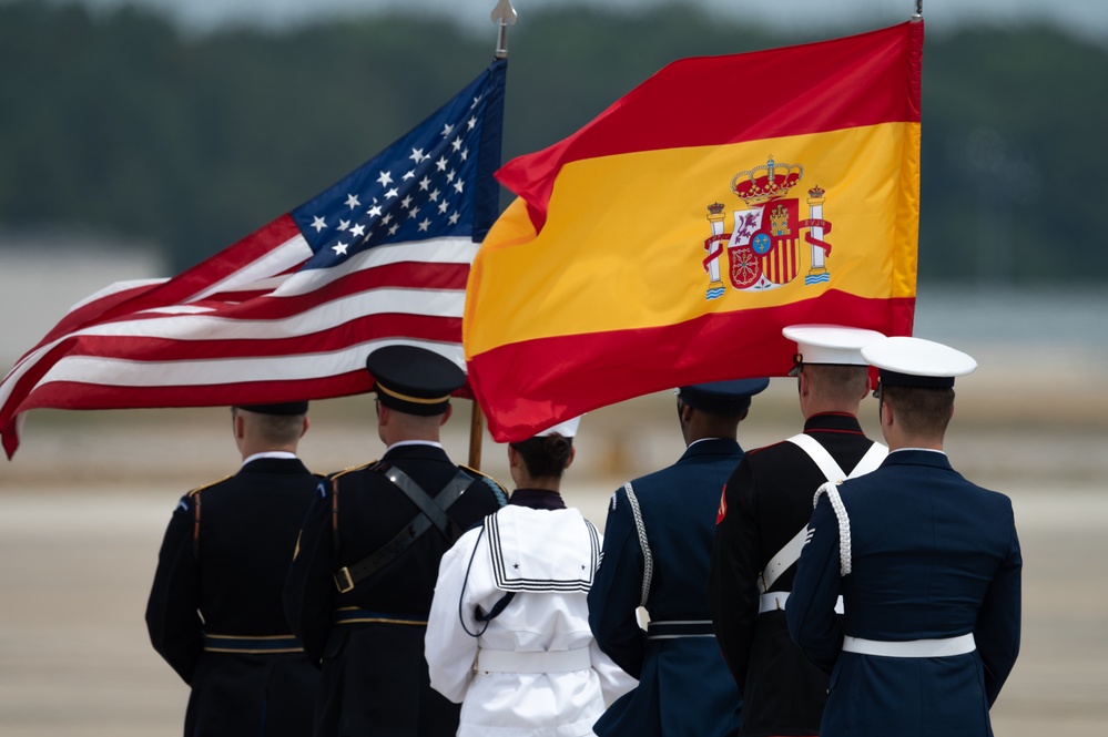 Spanish delegation arrives at America's Airfield for 2024 NATO summit