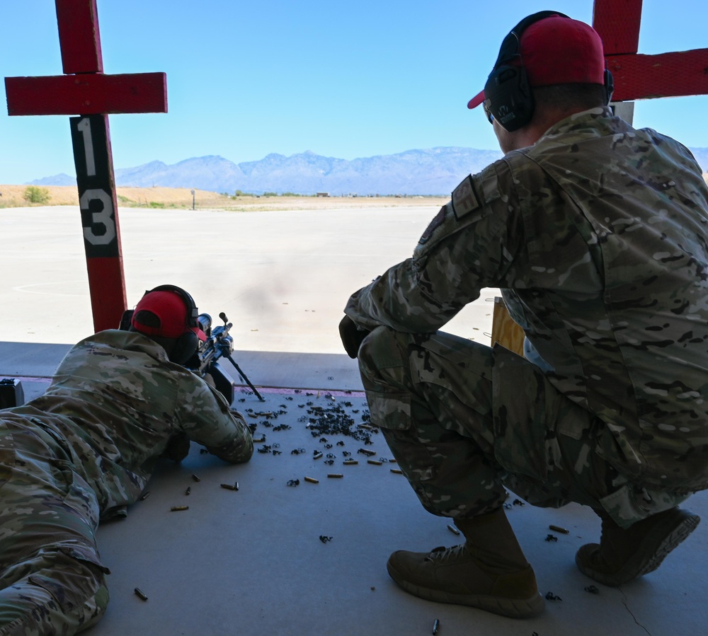 Combat Arms Instructors conduct M249 Automatic Rifle training