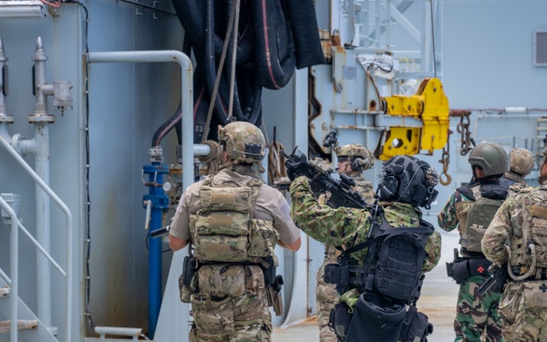 NSW Trains with Partner Forces during RIMPAC 2024