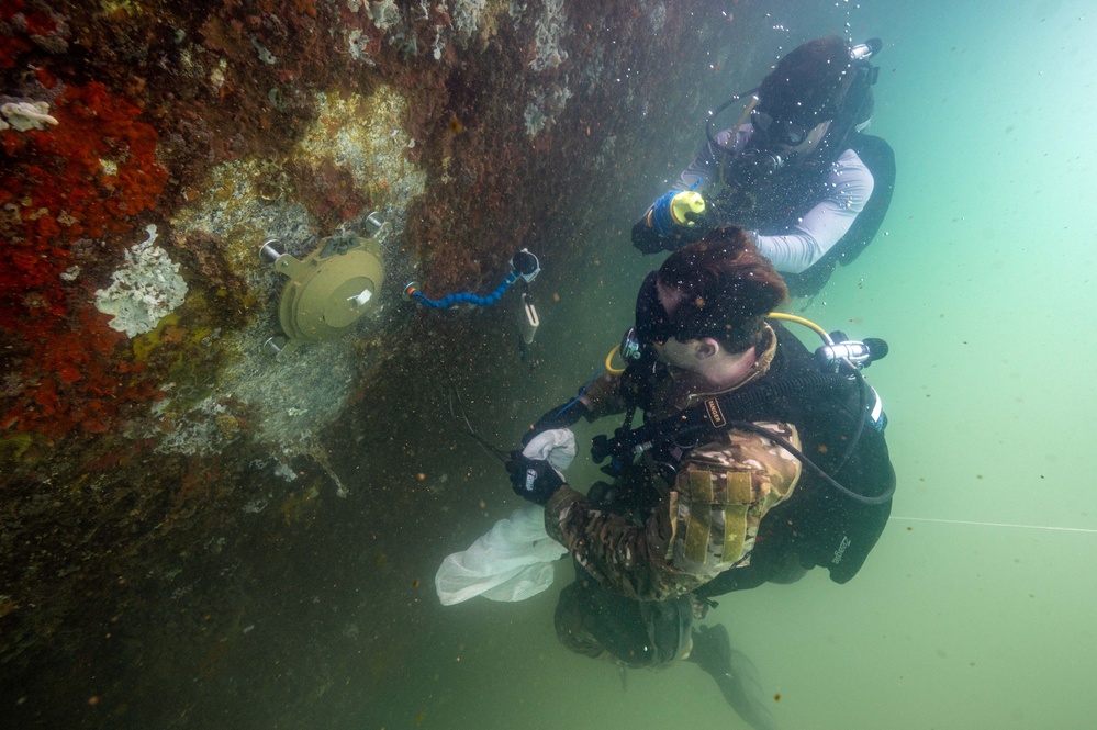 Navy EOD Technicians participate in Joint ATFP Training during RIMPAC 2024