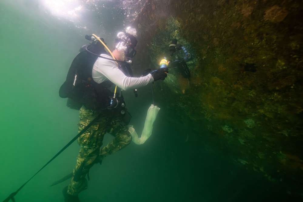 Navy EOD Technicians participate in Joint ATFP Training during RIMPAC 2024