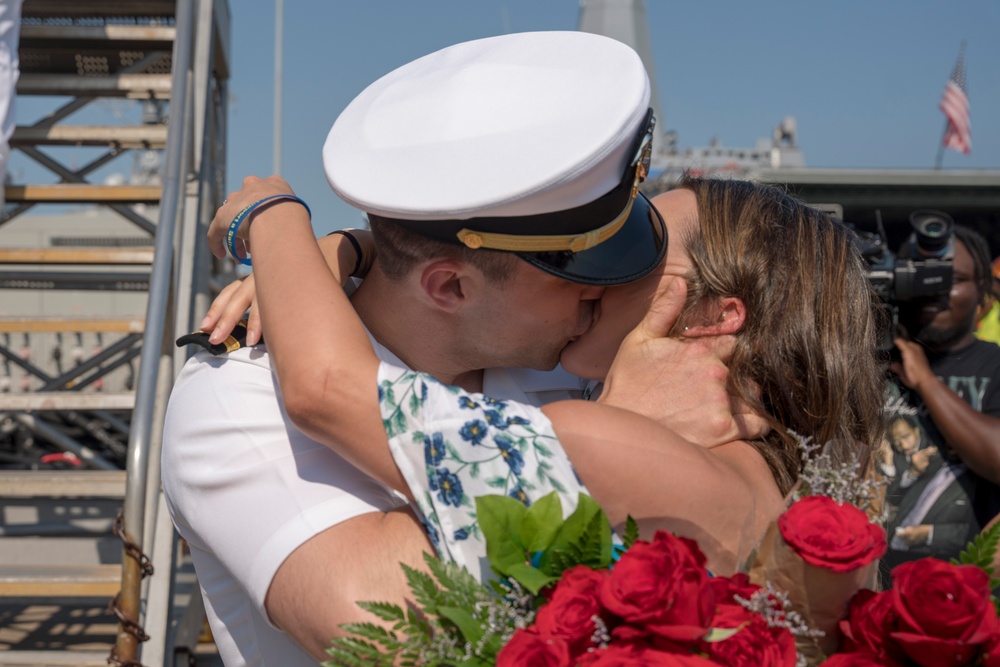 USS Gravely (DDG 107) Returns to Naval Station Norfolk