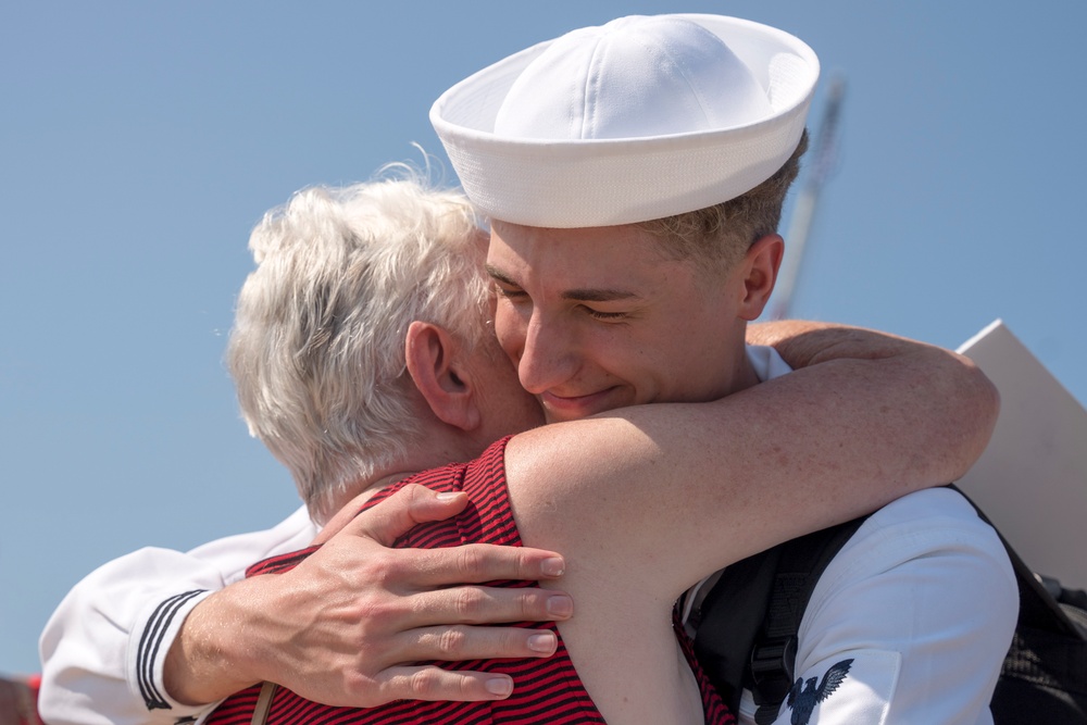 USS Gravely (DDG 107) Returns to Naval Station Norfolk