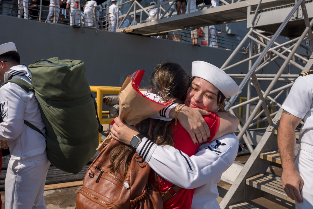 USS Gravely (DDG 107) Returns to Naval Station Norfolk