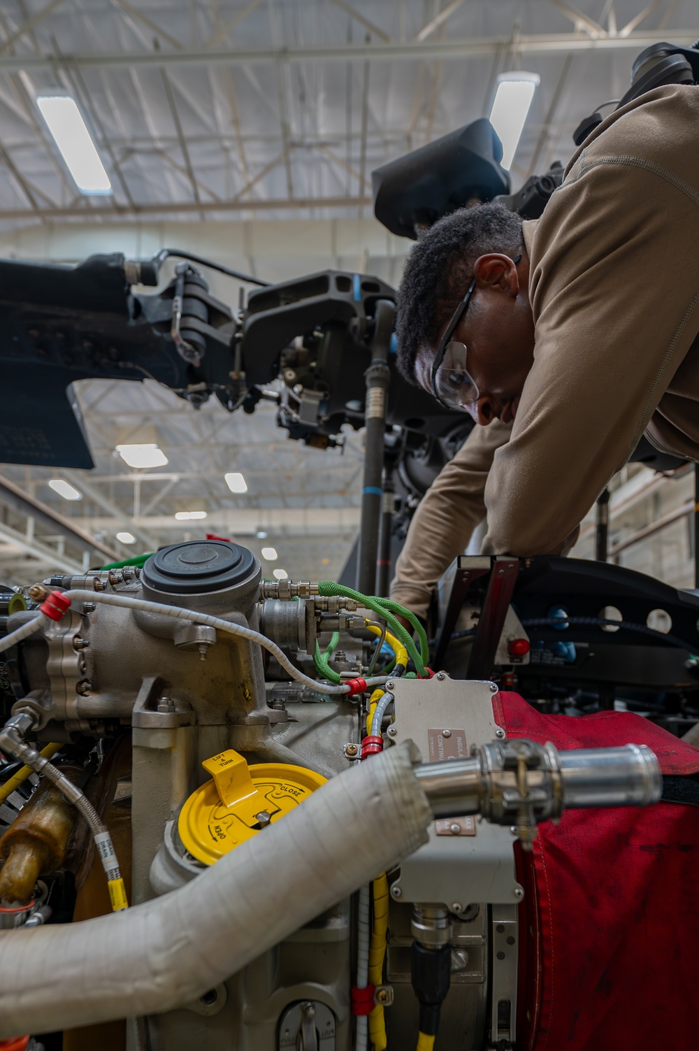 Maintainers change engine on HH-60W Jolly Green II helicopter