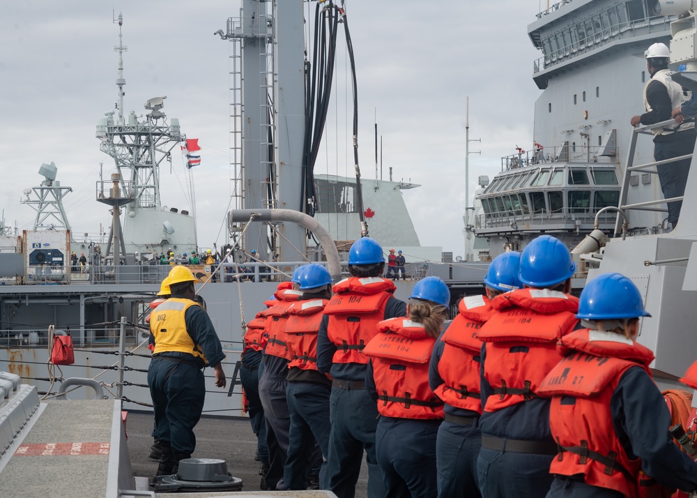 USS Sterett (DDG 104) conduct a RAS with HMNZS Aotearoa (A 11)