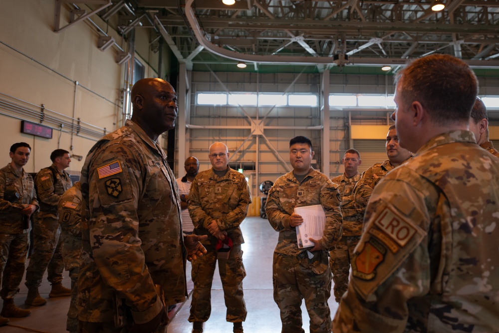 USARPAC, JJS tour 374th LRS combat mobility flight