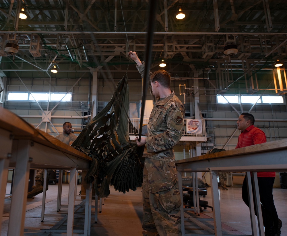 USARPAC, JJS tour 374th LRS combat mobility flight