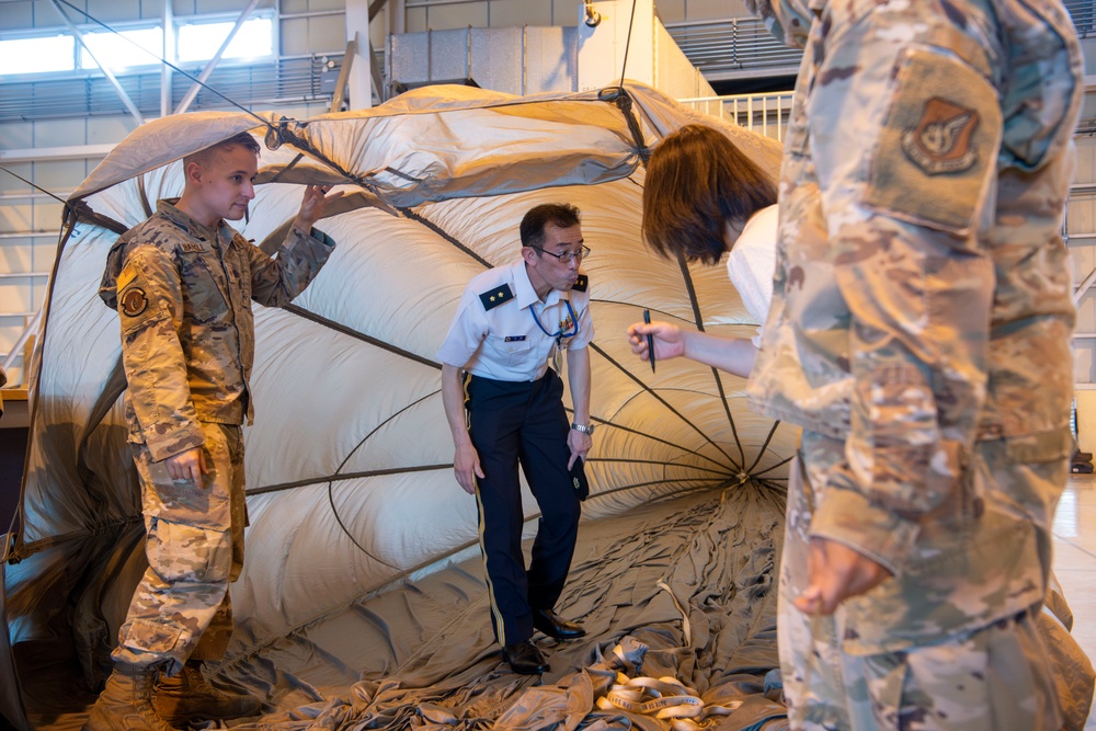 USARPAC, JJS tour 374th LRS combat mobility flight