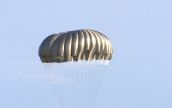 JB MDL- 404 CA BN Conducts Day and Night Airborne Operation
