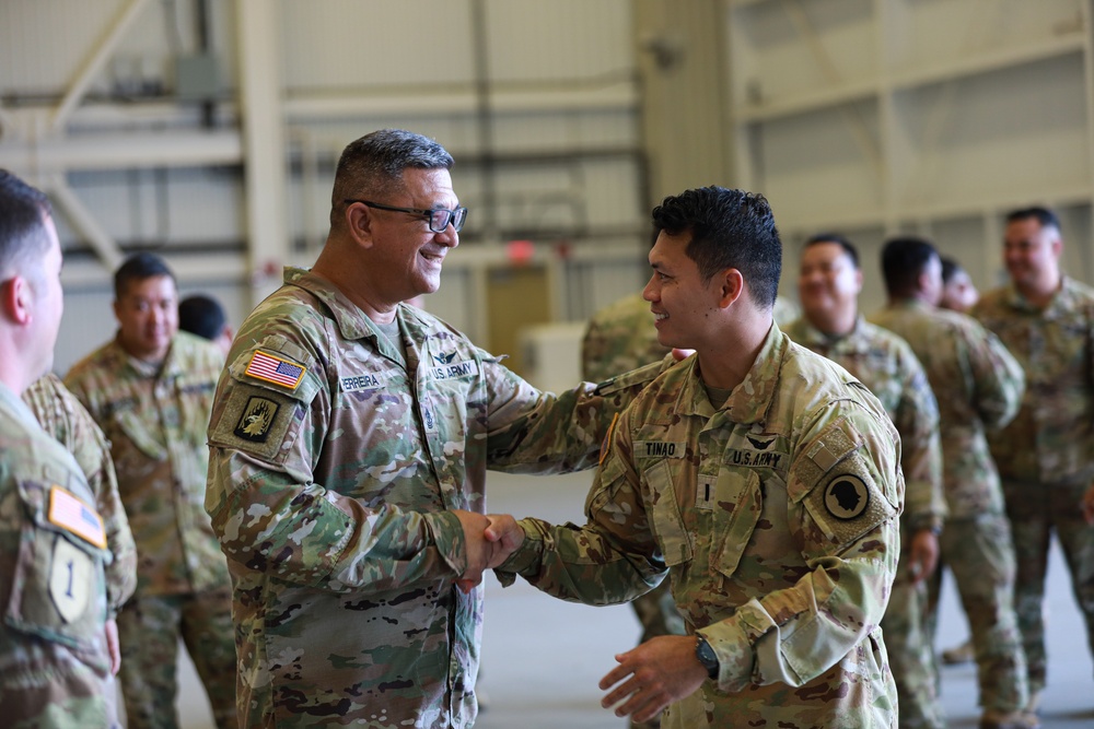 Hawaii’s 2-211th Aviation General Support Battalion Change of Command