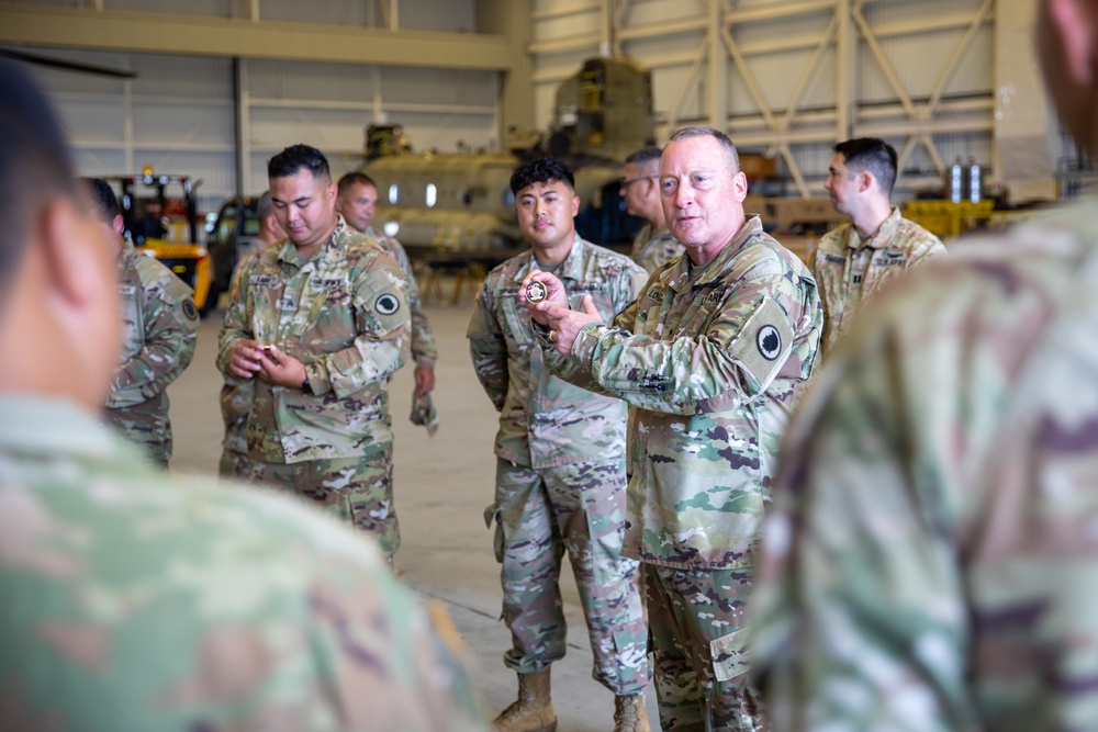 Hawaii’s 2-211th Aviation General Support Battalion Change of Command